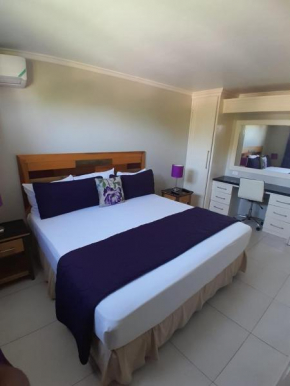 Contemporary One Bedroom at Sandcastles